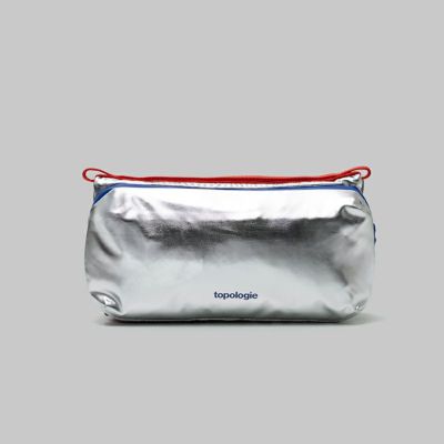 topologie］ボトルサコッシュ ミディアム〈新色追加